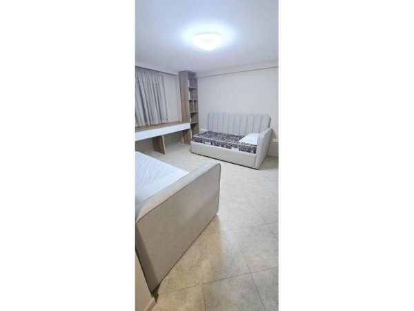 Tirane, jepet me qera apartament 3+1+Ballkon Kati 2, 135 m² 1.200 € 