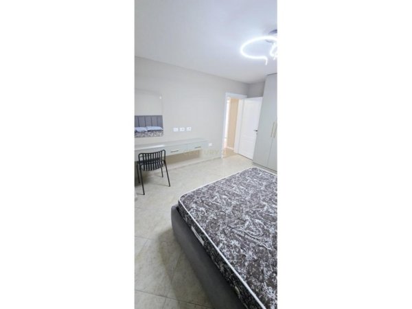 Tirane, jepet me qera apartament 3+1+Ballkon Kati 2, 135 m² 1.200 € 