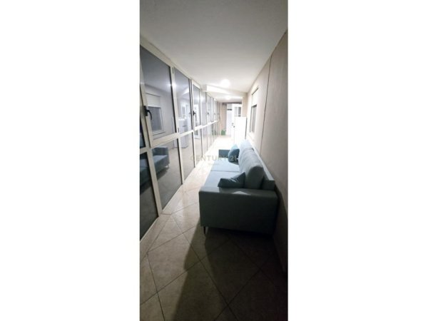 Tirane, jepet me qera apartament 3+1+Ballkon Kati 2, 135 m² 1.200 € 