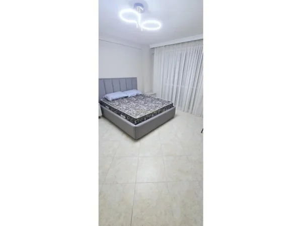 Tirane, jepet me qera apartament 3+1+Ballkon Kati 2, 135 m² 1.200 € 