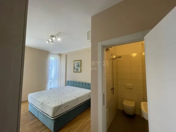 Tirane, jepet me qera apartament 2+1 Kati 5, 85 m² 800 € 