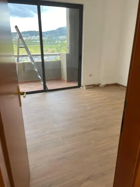 Tirane, jap me qera zyre Kati 5, 20 m² 300 € (Pallati Dynasti 33)