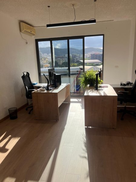 Tirane, jap me qera zyre Kati 5, 20 m² 300 € (Pallati Dynasti 33)