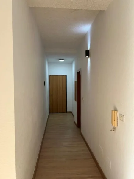 Tirane, jap me qera zyre Kati 5, 20 m² 300 € (Pallati Dynasti 33)