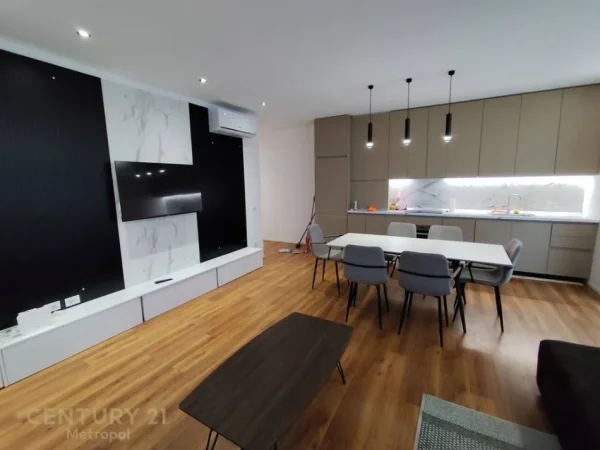 Tirane, jepet me qera apartament 3+1 Kati 9, 129 m² 900 € 