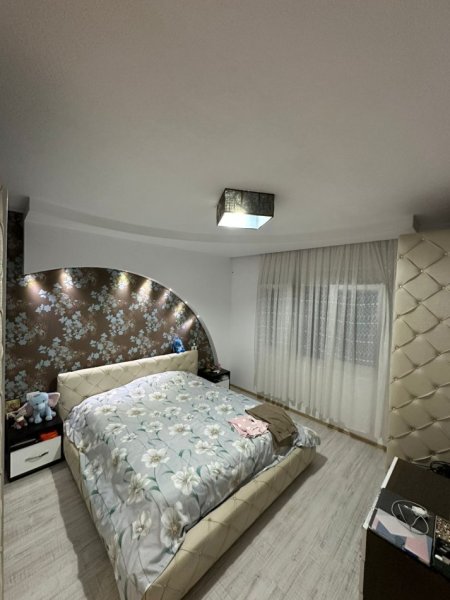 Tirane, jepet me qera apartament 2+1+Ballkon Kati 4, 90 m² 550 € (rruga 3 Deshmoret)