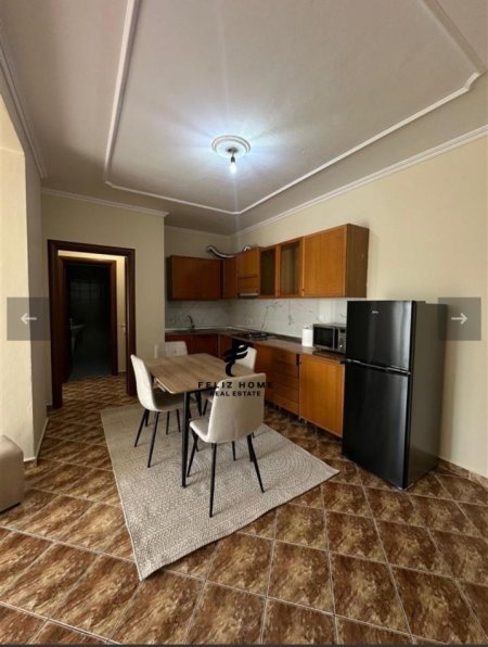 Tirane, jepet me qera apartament 2+1+Ballkon Kati 7, 110 m² 480 € (ASTIR)