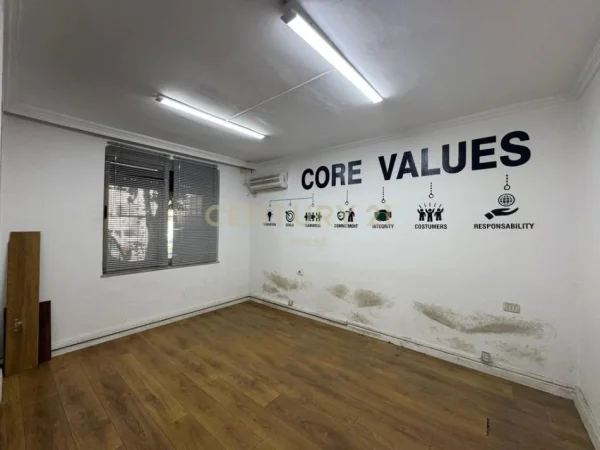 Tirane, jepet me qera zyre Kati 1, 50 m² 450 € 