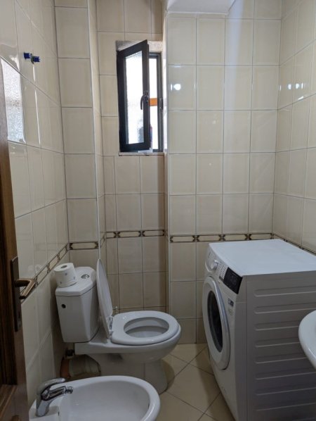 Tirane, jepet me qera apartament 2+1 Kati 2, 86 m² 700 €