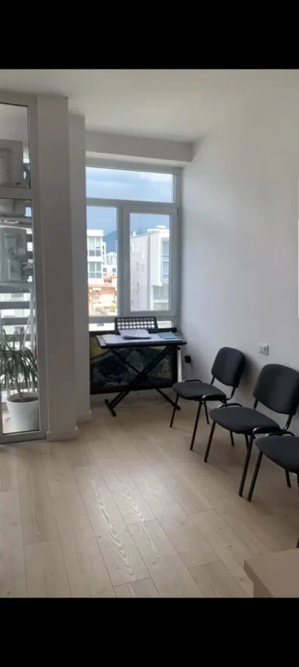 Zyre me qera tek Kika 2/ Komuna e Parisit (500 euro)