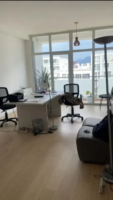 Zyre me qera tek Kika 2/ Komuna e Parisit (500 euro)