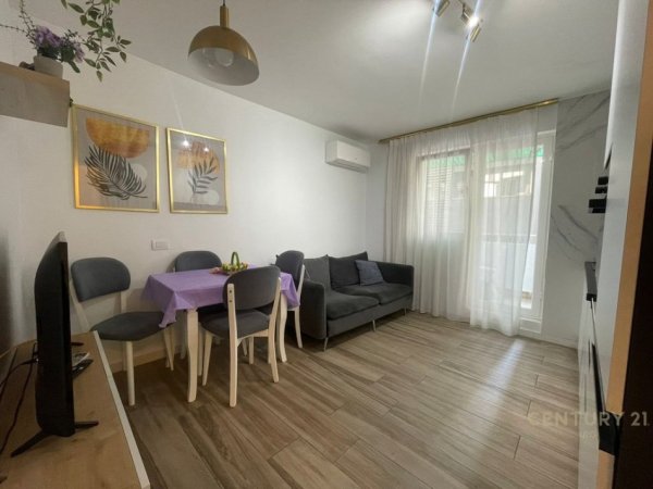 Tirane, jepet me qera apartament 2+1 Kati 2, 80 m² 750 € 