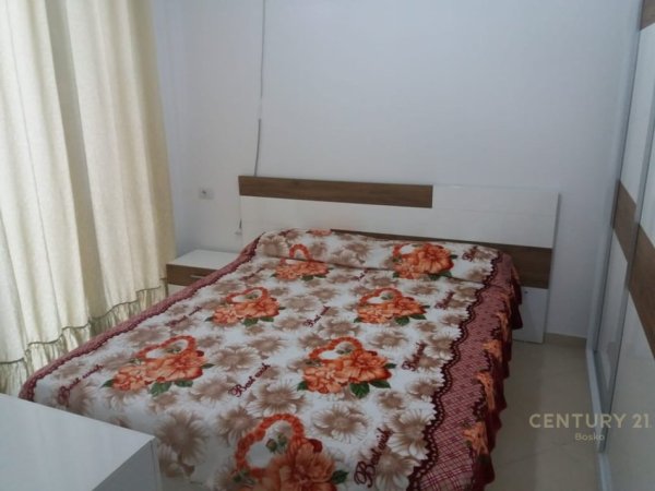 Tirane, jepet me qera apartament 2+1 Kati 3, 83 m² 500 € 