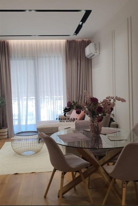 Tirane, jepet me qera apartament 1+1+Ballkon Kati 5, 70 m² 700 € (21 DHJETORI)