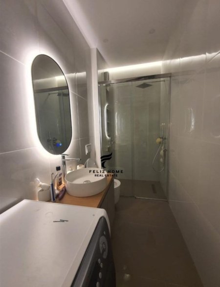 Tirane, jepet me qera apartament 1+1+Ballkon Kati 5, 70 m² 700 € (21 DHJETORI)