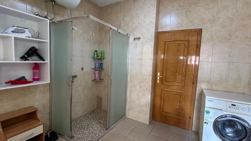 Tirane, jepet me qera apartament 2+1+Ballkon Kati 3, 120 m² 600 € (Pazari i Ri)