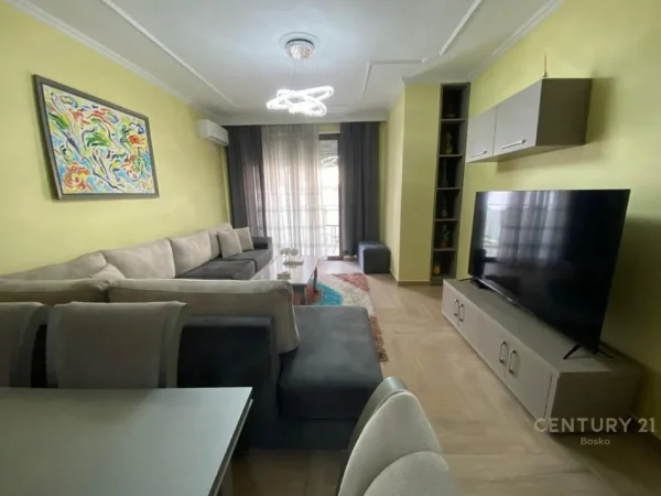 Tirane, jepet me qera apartament 1+1 Kati 2, 80 m² 800 € 