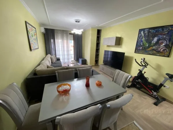 Tirane, jepet me qera apartament 1+1 Kati 2, 80 m² 800 € 