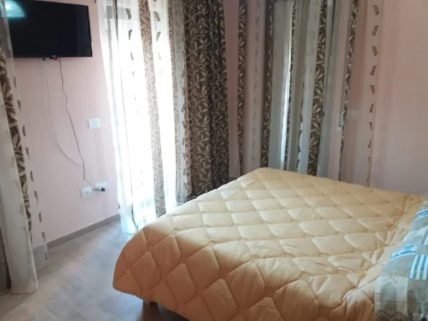 Tirane, jepet me qera apartament 1+1 Kati 2, 80 m² 800 € 