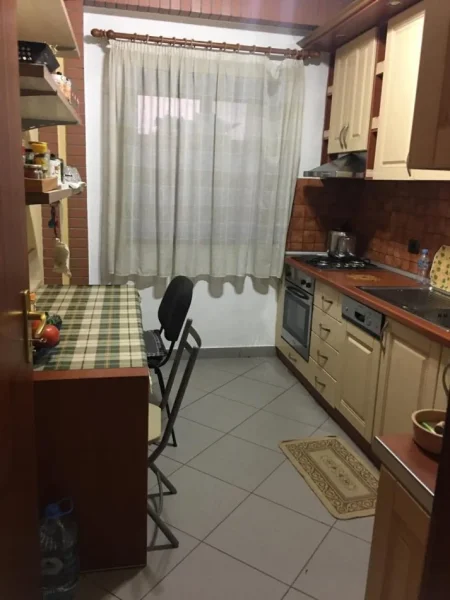 Tirane, jepet me qera apartament 2+1 Kati 3, 100 m² 500 € (Mine peza)