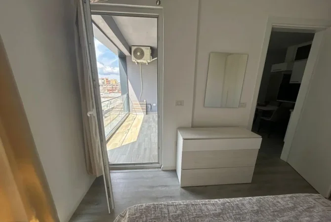 Tirane, jepet me qera apartament 2+1+Ballkon Kati 3, 80 m² 650 € (rruga 5 Maj)