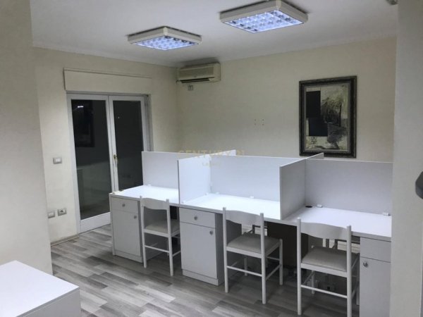 Tirane, jepet me qera zyre Kati 3, 97 m² 900 € 