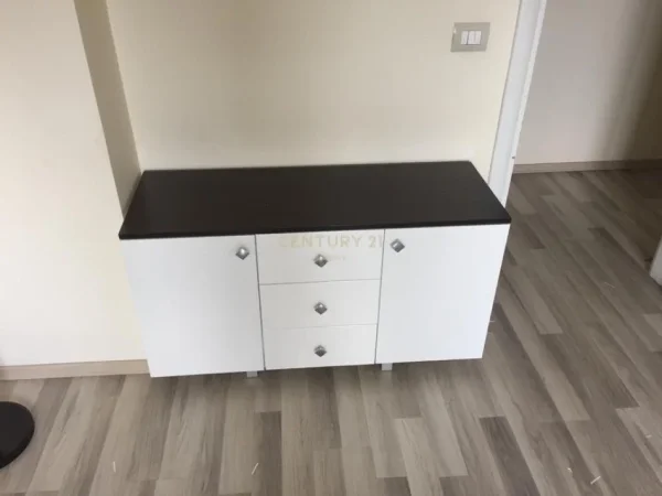 Tirane, jepet me qera zyre Kati 3, 97 m² 900 € 