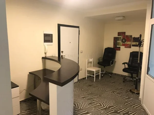 Tirane, jepet me qera zyre Kati 3, 97 m² 900 € 