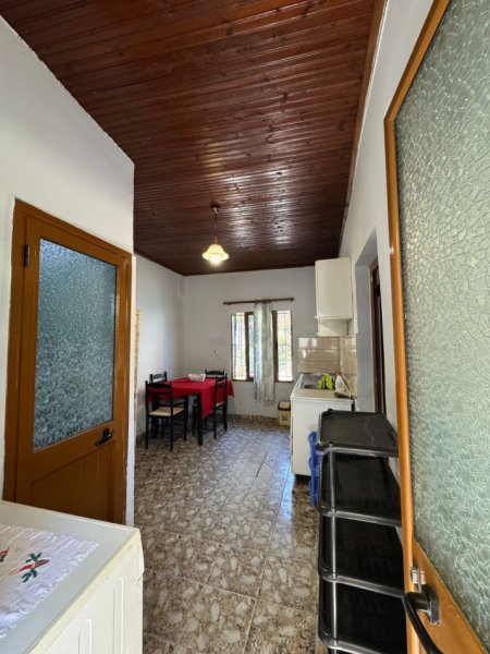 Tirane, jepet me qera apartament 1+1 Kati 1, 80 m² 200 € (Rruga Teodor Keko)