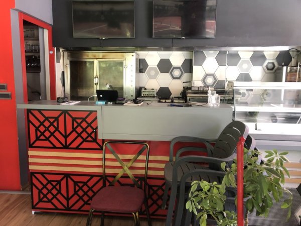 Tirane, jepet me qera bar-resorant Kati 0, 54 m² 1.200 € 