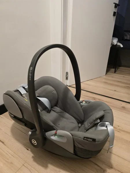 Tirane, shes Cybex Cloud T Car Seat 180 €