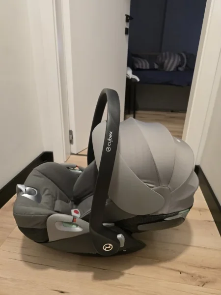 Tirane, shes Cybex Cloud T Car Seat 180 €