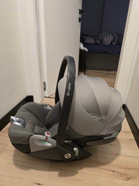 Tirane, shes Cybex Cloud T Car Seat 180 €