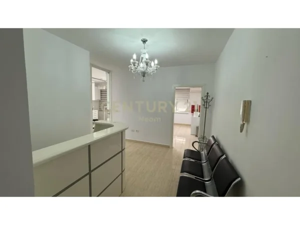 Tirane, jepet me qera zyre Kati 2, 65 m² 700 € 