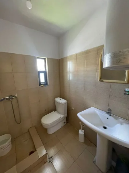 Tirane, jepet me qera Vile 2+1 Kati 1, 100 m² 350 € (Selitë)