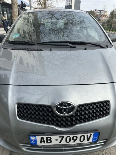 Tirane, shes makine Toyata yaris Nafte, gri metalizato manuale Kondicioner 200.000 km 3.950 €