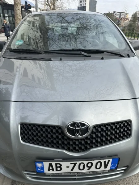 Tirane, shes makine Toyata yaris Nafte, gri metalizato manuale Kondicioner 200.000 km 3.950 €