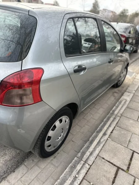 Tirane, shes makine Toyata yaris Nafte, gri metalizato manuale Kondicioner 200.000 km 3.950 €