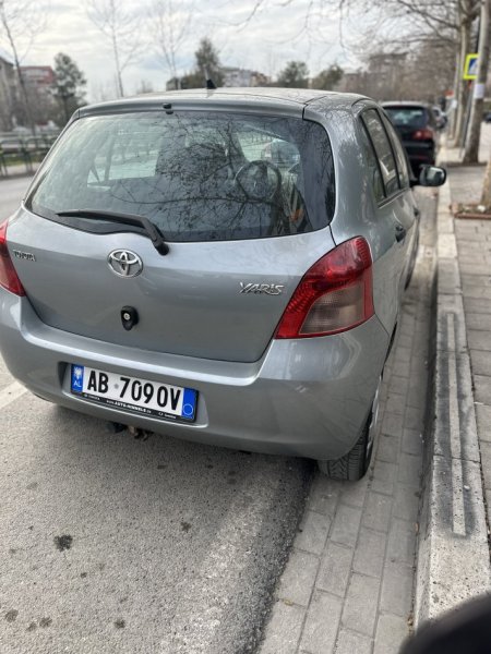 Tirane, shes makine Toyata yaris Nafte, gri metalizato manuale Kondicioner 200.000 km 3.950 €