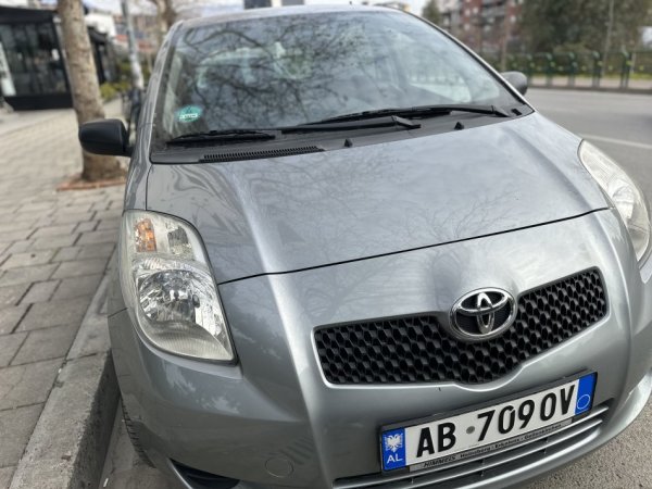 Tirane, shes makine Toyata yaris Nafte, gri metalizato manuale Kondicioner 200.000 km 3.950 €