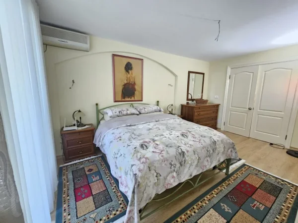 Tirane, shitet apartament 2+1+Ballkon Kati 2, 195.000 € 