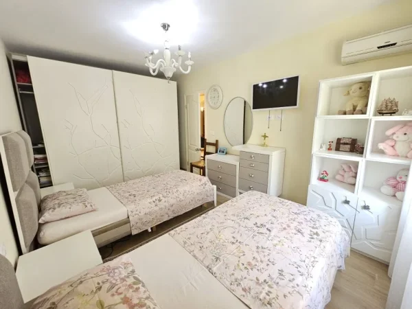 Tirane, shitet apartament 2+1+Ballkon Kati 2, 195.000 € 
