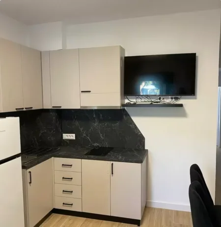Gjiri Lalezit | Hamallaj, jepet me qera apartament 1+1+Ballkon , 85 m² 120 €