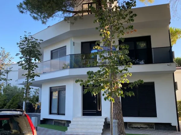 Gjiri Lalezit | Hamallaj, jepet me qera apartament 1+1+Ballkon , 85 m² 120 €