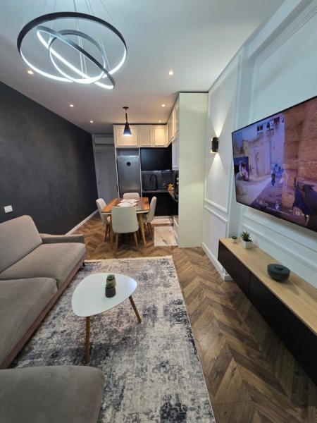 Tirane, shitet apartament 2+1+Ballkon Kati 5, 90 m² 180.000 € (Perball amarikan 3 Golden prak 3)