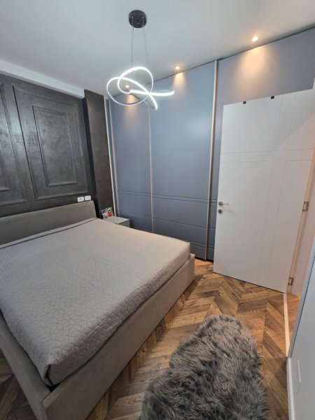 Tirane, shitet apartament 2+1+Ballkon Kati 5, 90 m² 180.000 € (Perball amarikan 3 Golden prak 3)