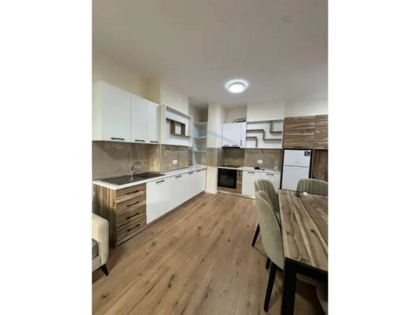 Tirane, jepet me qera apartament 1+1+Ballkon Kati 7, 68 m² 520 € (Kompleksi Grand Gallery)