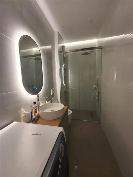 Tirane, jepet me qera apartament 1+1+Ballkon Kati 5, 70 m² 700 € (Rruga ndre mjeda)