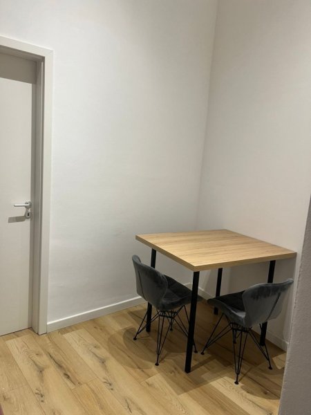 Tirane, jepet me qera apartament 1+1 Kati 1, 60 m² 500 € (Rruga frosina plaku)