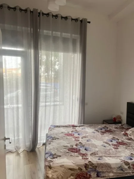Tirane, jepet me qera apartament 1+1 Kati 1, 60 m² 500 € (Rruga frosina plaku)